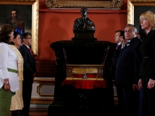 Apertura del arca contentiva del Acta de Independencia