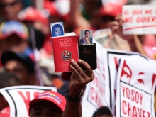 Pueblo defiende a Chávez y a la Constitución