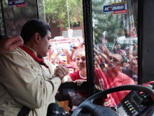 Nicolás Maduro realizó un recorrido por las calles de Maracay manejando un autobús