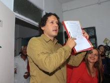 Francisco Garcés inscribe su candidatura 