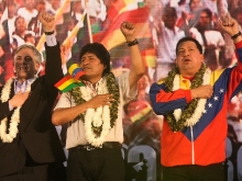 El presidente de la República, Hugo Chávez, y su homólogo Evo Morales