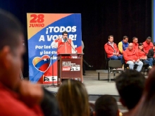 Maduro con precandidatos