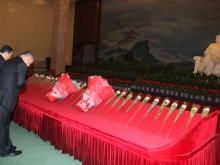 Ofrenda floral a Mao Tse Tung