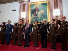 Presidente Hugo Chávez encabeza Desfile Bicentenario desde Miraflores