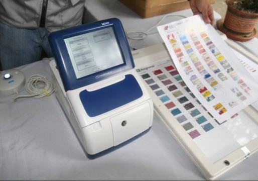Máquina de votación y tarjetón electrónico