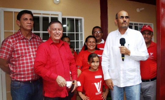 Acto de entrega de viviendas en Villa Feliz, municipio Cabimas.