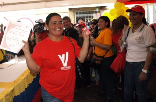 Acto de entrega de viviendas en Villa Feliz, municipio Cabimas.
