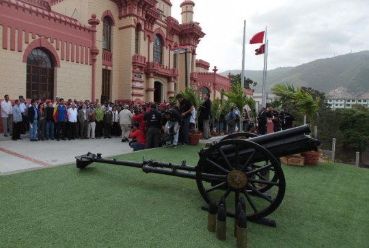 Cañonazo en el Cuartel de la Montaña