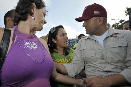 Conversó con vecinos