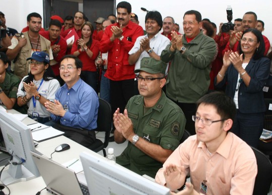 Presidente Chávez supervisa lanzamiento de satélite Simón Bolívar