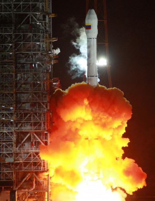 Lanzamiento del satélite venezolano Simón Bolívar