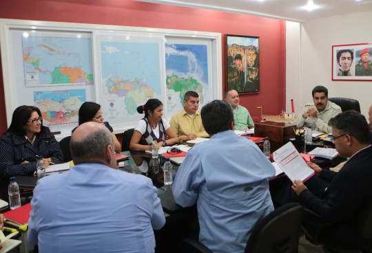 Presidente con el Alto Mando