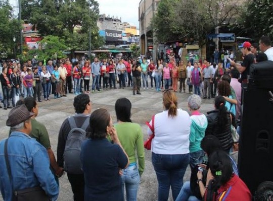 Acto en homenaje a Robert Serra