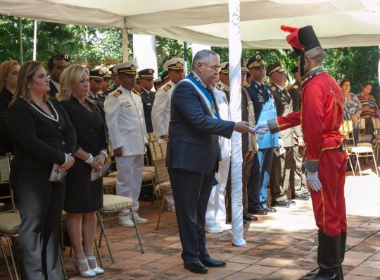 Rinden honores al Libertador
