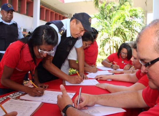 Recolección firmas en Gobernación