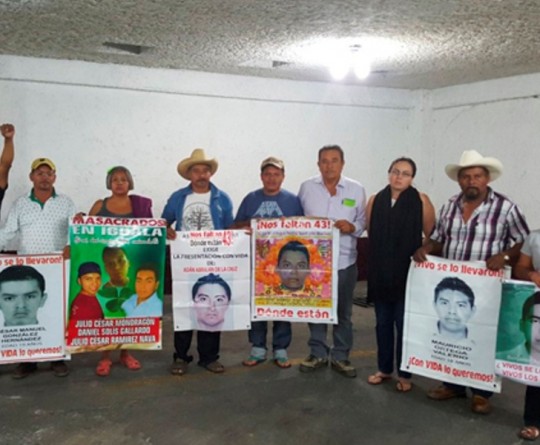 Familiares de los 43 de Ayotzinapa