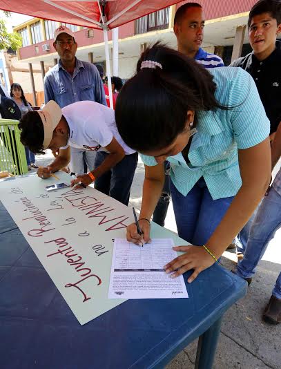 Juventud firman en contra de la Amnistía