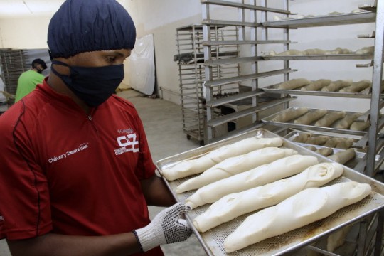 El "pan zamorano" garantiza un mayor contenido alimenticio que el producido en panaderías privadas