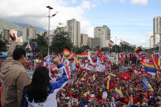 Pueblo apoya a Nicolás Maduro