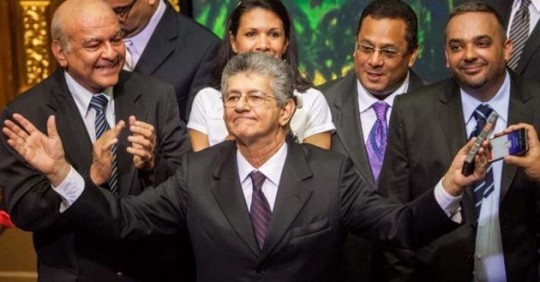Foto: Con el Mazo Dando