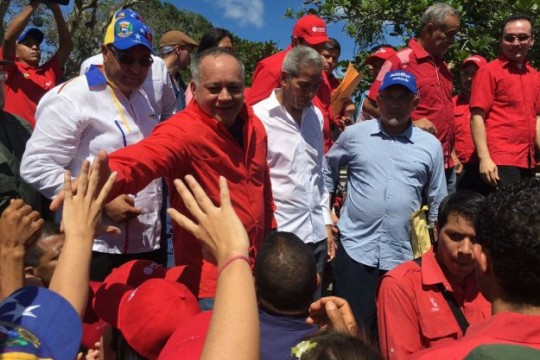 Foto: Con el Mazo Dando
