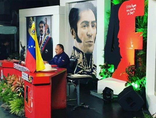 Foto: Con el Mazo Dando