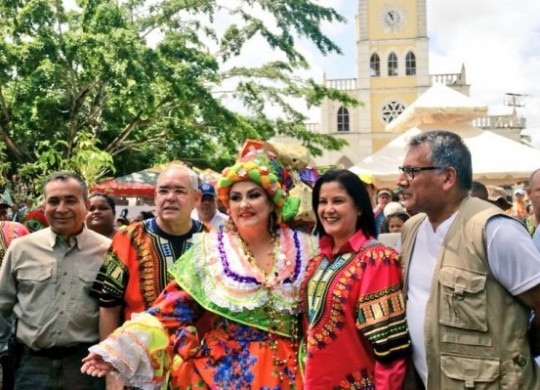 Foto: Con el Mazo Dando