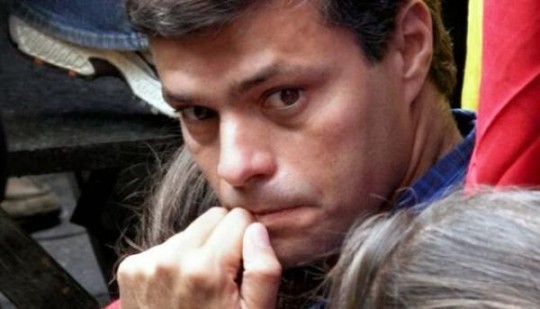 Foto: Con el Mazo Dando
