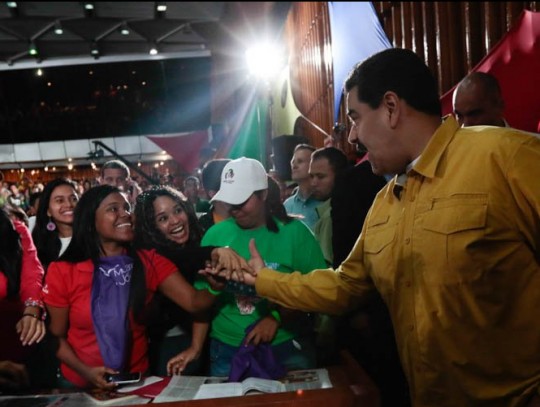 Nicol{as Maduro
