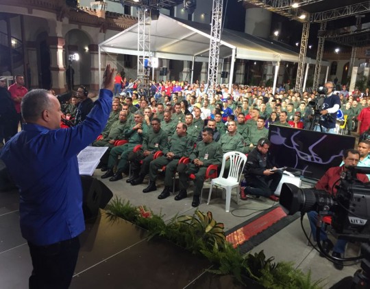 Foto: Con el Mazo Dando