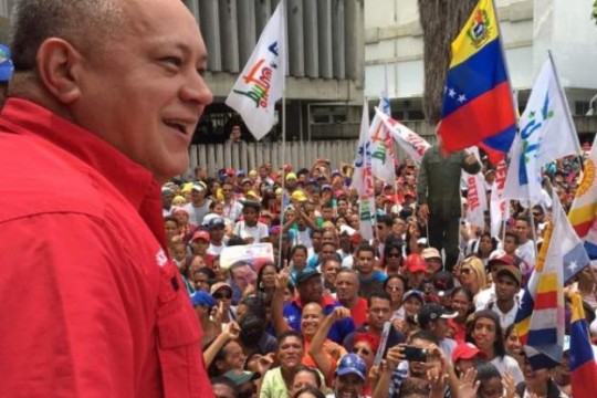Foto: Con el Mazo Dando