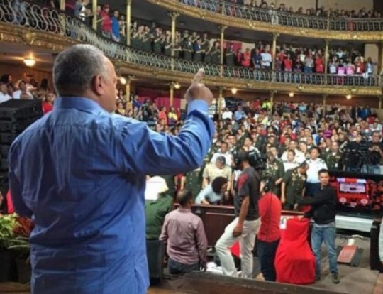 Foto: Con el Mazo Dando 