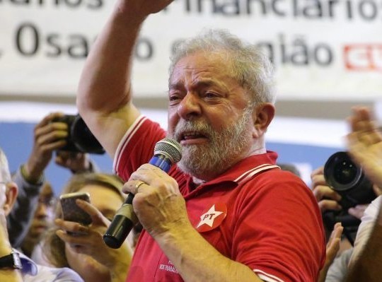 Foto: Con el Mazo Dando