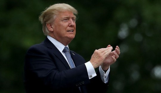 TrumpAplaude