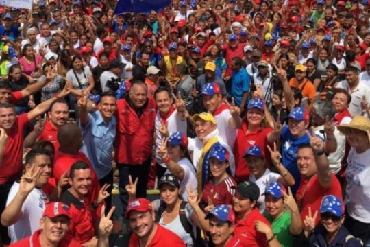 Foto: Con el Mazo Dando 