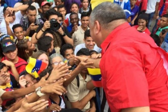Foto: Con el Mazo Dando