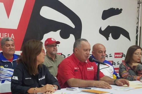 Foto: Con el Mazo Dando