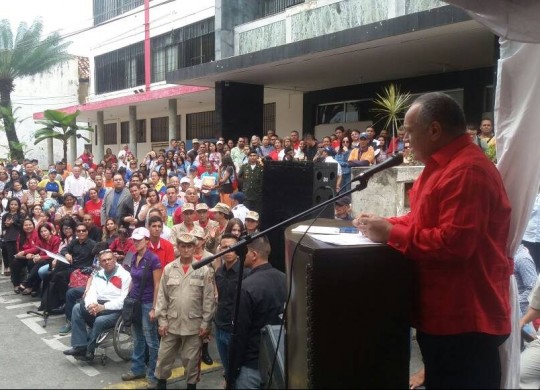 Foto: Con el Mazo Dando