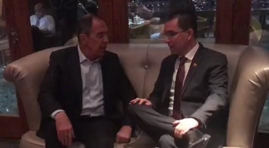 Foto: Con el Mazo Dando