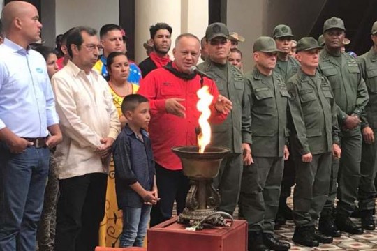 Foto: Con el Mazo Dando