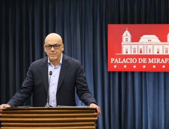 Foto: Con el Mazo Dando