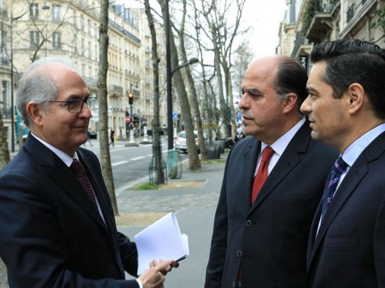 Foto: Con el Mazo Dando
