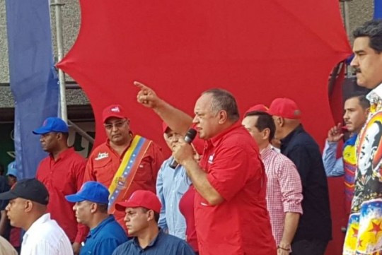 Foto: Con el Mazo Dando