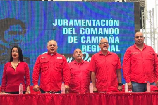 Foto: Con el Mazo Dando