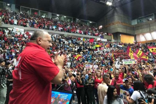 Foto: Con el Mazo Dando