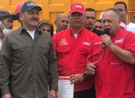 Foto: Con el Mazo Dando