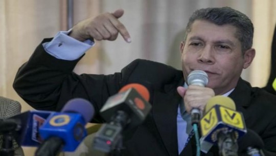Foto: Con el Mazo Dando
