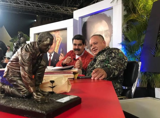 Foto: Con el Mazo Dando