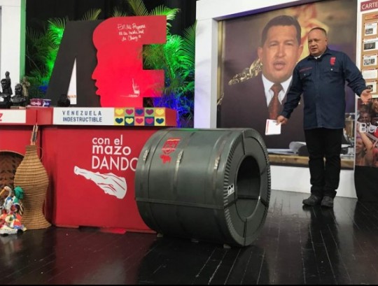 Foto: Con el Mazo Dando