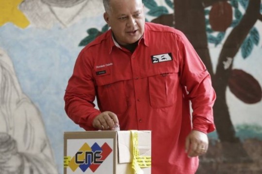 Foto: Con el Mazo Dando